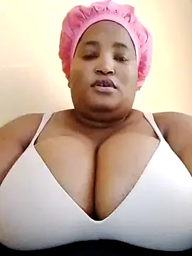 MassiveBoobsxxxx's cam snapshot