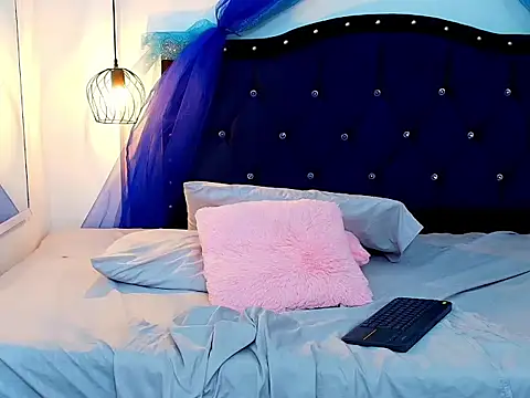 KATY_LOWERY's cam snapshot