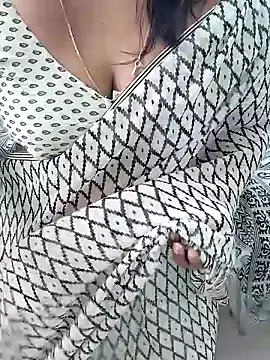 tamil_chitra12's cam snapshot