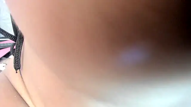 KOURTNEY--'s cam snapshot