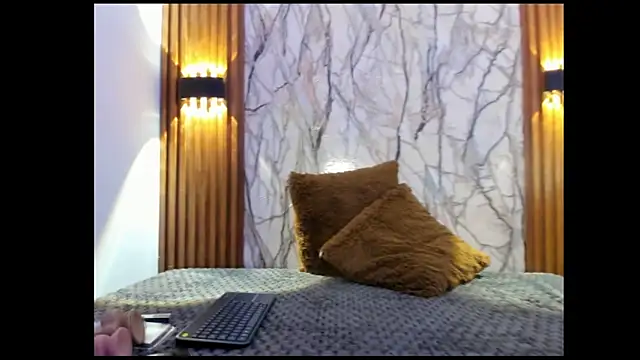 Charlotte_Delacroixx's cam snapshot