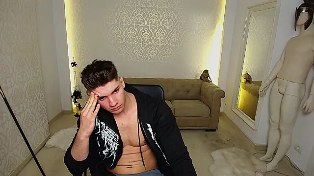 MaxKaiden live sex cam