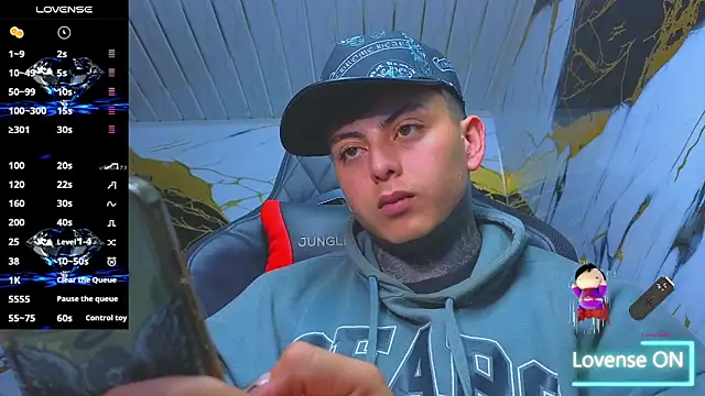 Kevin22_222 live sex cam