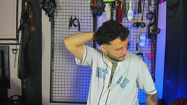 Twisted_Fantasy live sex cam