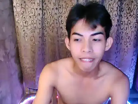 Urhotsilverboy live sex cam