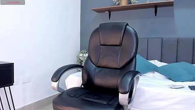 bellaadams35 live sex cam