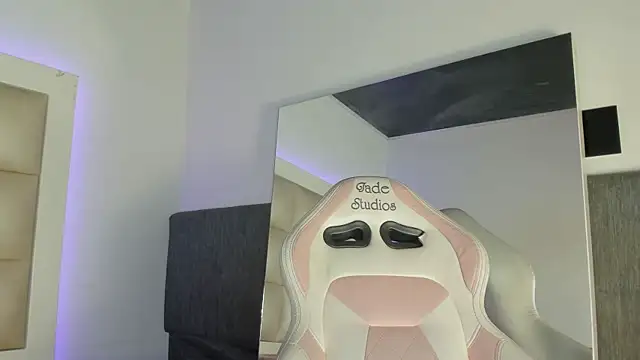 bonny_loo's cam snapshot