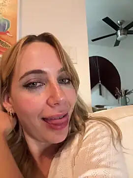 rileylovesyou live sex cam