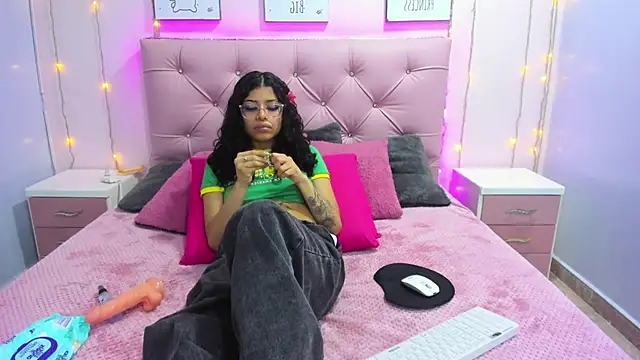 Issaa_Tyler's cam snapshot