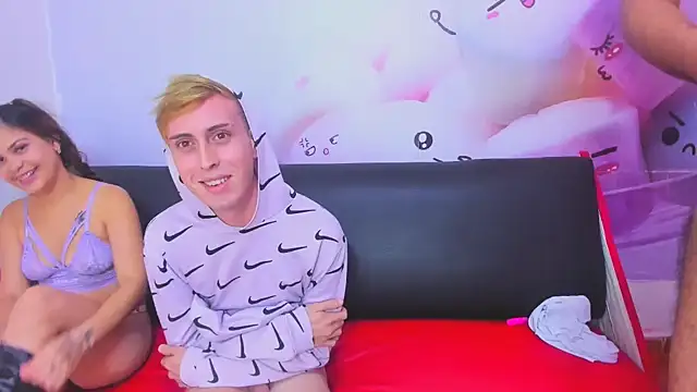 In_my_room_anything_goes's cam snapshot