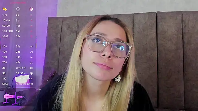 LanaMills_'s cam snapshot