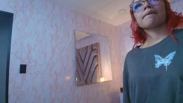 redd_pandaa's cam snapshot