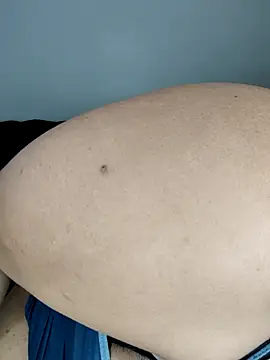 ChubbyTits28's cam snapshot