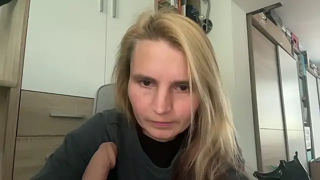 s-te-fan-i's cam snapshot