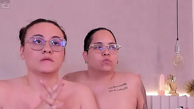 naughtylesbians__'s cam snapshot