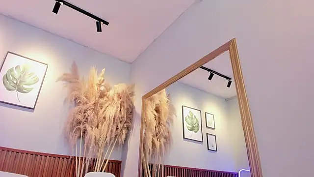 MIAROGGERS's cam snapshot