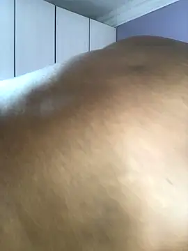 bustytitsxxx's cam snapshot