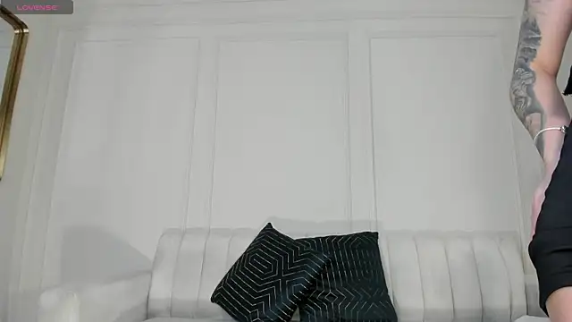 MeganCross1 live sex cam