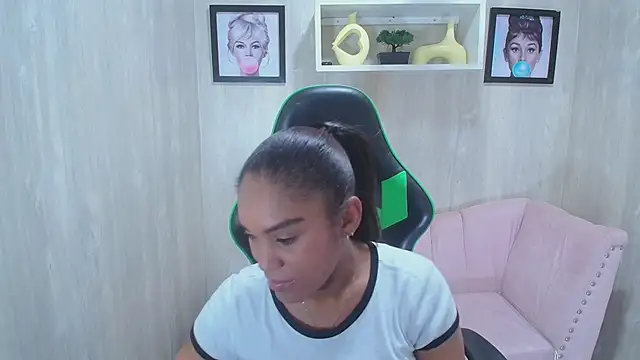 kamala_a's cam snapshot