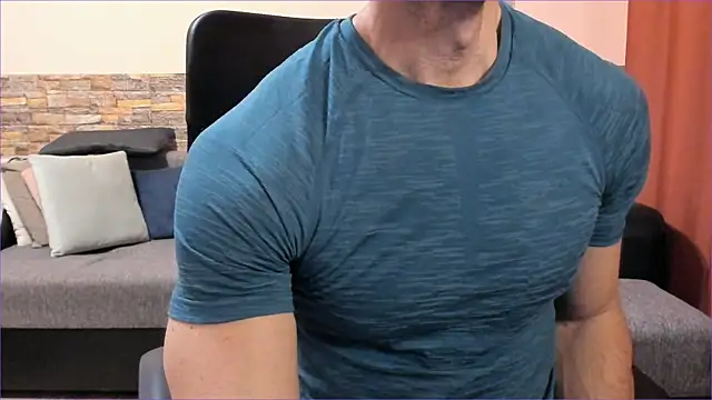 HotHunkTrainer live sex cam