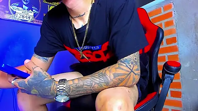 tattooedsmoker777's cam snapshot