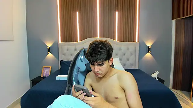 Tommy18__'s cam snapshot