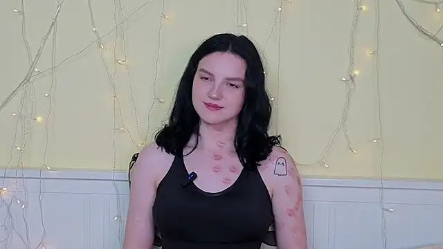 LatinaHuguenin's cam snapshot