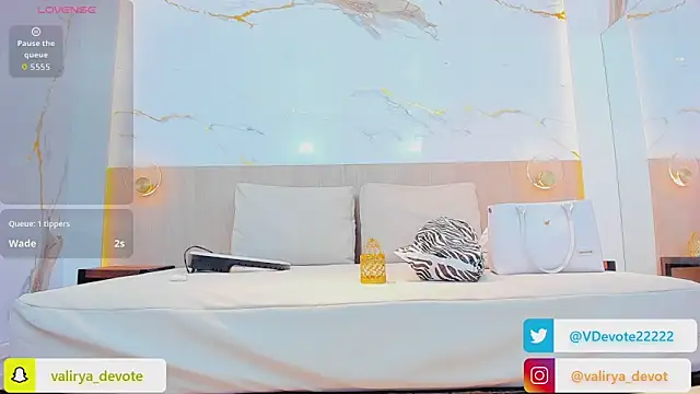 valirya_devote live sex cam