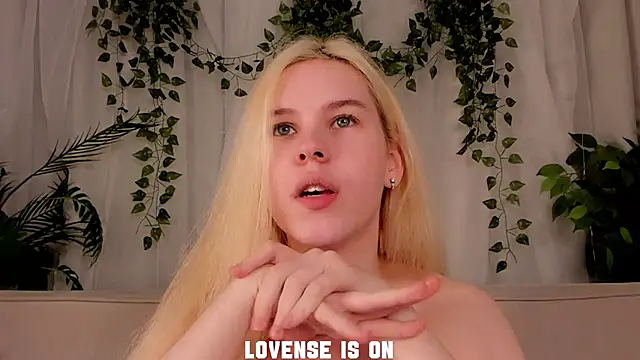 ElizSpieth's cam snapshot