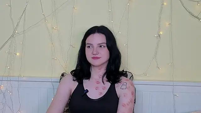 LatinaHuguenin's cam snapshot