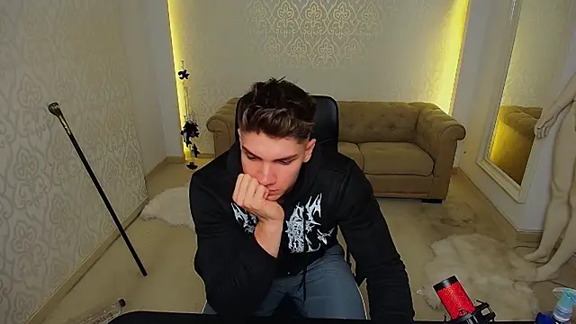 MaxKaiden live sex cam