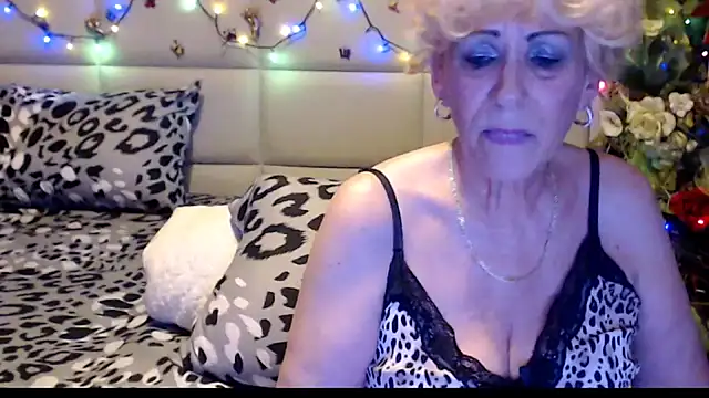 HappyWomanOn's cam snapshot