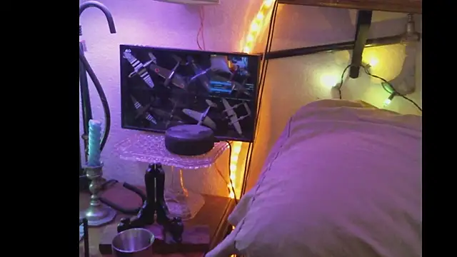 Pussyeat2please live sex cam