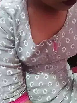 pari_rani7's cam snapshot