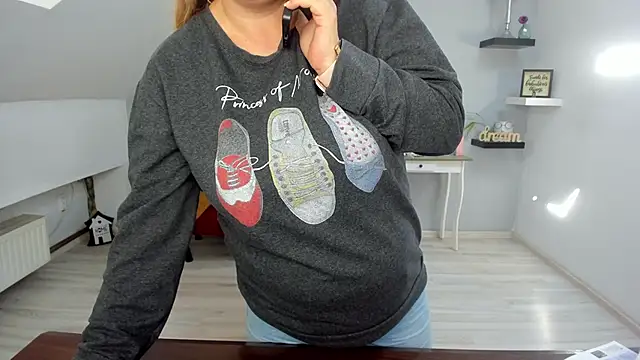 LollaGirl's cam snapshot