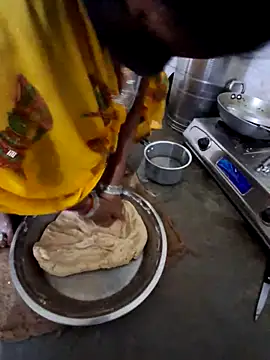 RAYI_Queen_3's cam snapshot