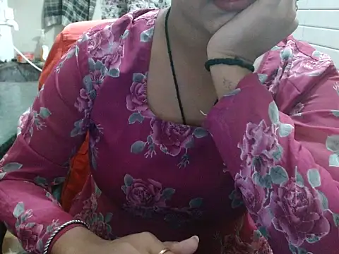 LovingPihu's cam snapshot