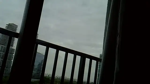 SkinnyKitten live sex cam