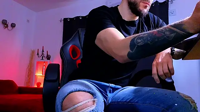 MightyAaron66 live sex cam