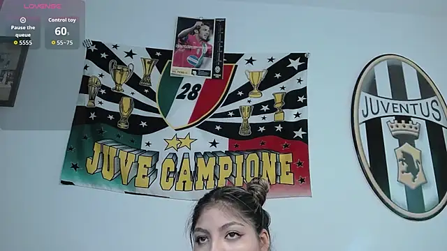 CinnaMorenaa's cam snapshot