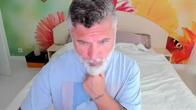 BlowMyXXL live sex cam