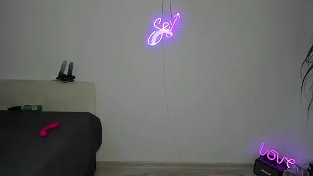 Bitch_Coin live sex cam