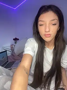 naughtybella05 live sex cam