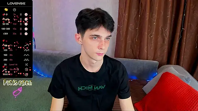 Aaron_Boom live sex cam