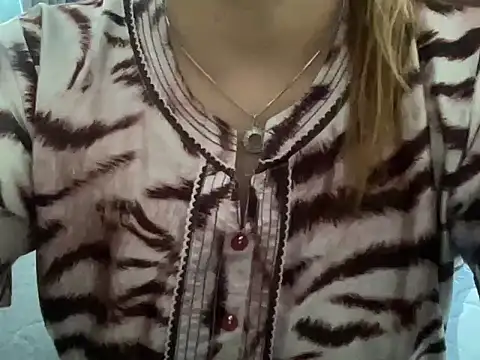 sassypooja live sex cam