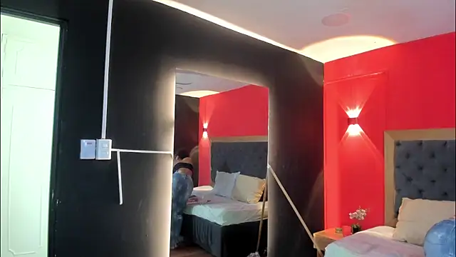 YayaHilton live sex cam