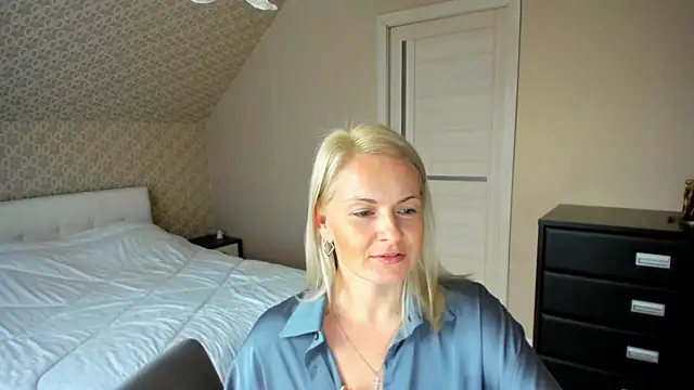 Alicee_Gracee's cam snapshot