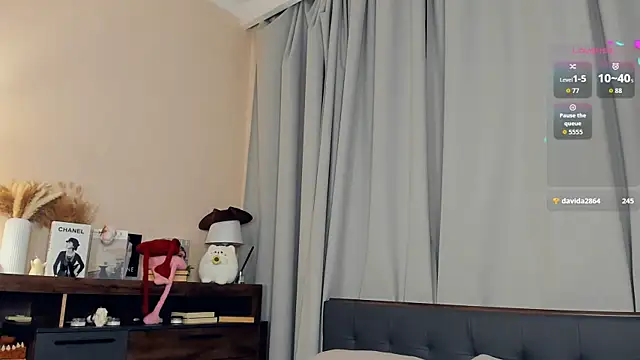 DracosMoon live sex cam