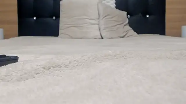 royalvixen's cam snapshot