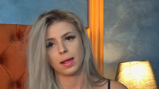 ZeyaWhite live sex cam